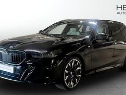 Svart (black) Begagnad 2025 BMW 530e M Sport Kombi | 708 700 kr (Lite dyr)