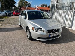 Ljusgrå Begagnad 2011 Volvo S40 Sedan | 89 900 kr (Dyr)