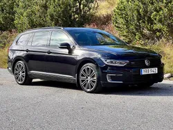 Svart Begagnad 2018 VW Passat GTE Kombi | 119 000 kr (Marknadspris)