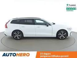 Vit Begagnad 2019 Volvo V60 R-Design Kombi | 319 000 kr (Marknadspris)