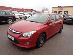 Mörkröd Begagnad 2011 Hyundai i30 Halvkombi | 39 900 kr (Lite dyr)