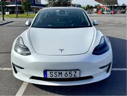Vit Begagnad 2021 Tesla Model 3 Long Range AWD Sedan | 279 000 kr (Marknadspris)