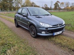 Grå Begagnad 2006 Peugeot 206 Halvkombi | 16 500 kr (Marknadspris)