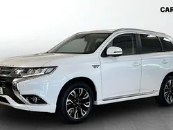 Svart Begagnad 2018 Mitsubishi Outlander P-HEV Kombi | 179 900 kr (Bra pris)