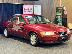 Röd Begagnad 2005 Volvo S60 Kinetic Sedan | 39 900 kr (Marknadspris)