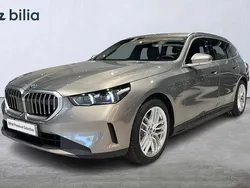 Grå Begagnad 2024 BMW 530e Kombi | 579 000 kr (Superpris)