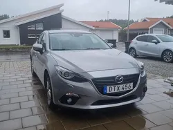 Grå Begagnad 2015 Mazda 3 Inclusive Halvkombi | 110 000 kr (Marknadspris)