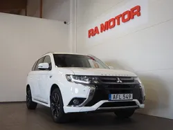 Vit Begagnad 2016 Mitsubishi Outlander P-HEV SUV | 179 900 kr (Marknadspris)