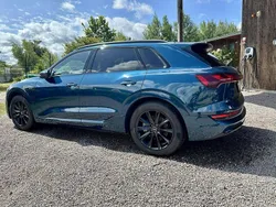 Blå Begagnad 2020 Audi e-tron SUV | 295 000 kr (Bra pris)