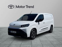 Vit Ny 2024 Toyota Proace City Van | 499 000 kr (Dyr)