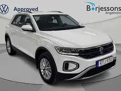 Vit Begagnad 2024 VW T-Roc Life SUV | 314 000 kr (Lite dyr)
