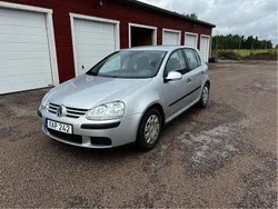 Silver Begagnad 2005 VW Golf IV Trendline Halvkombi | 30 000 kr (Bra pris)