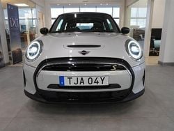 White silver metallic Begagnad 2022 Mini Cooper Essential Halvkombi | 219 500 kr (Marknadspris)
