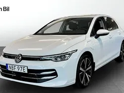 Vit Begagnad 2024 VW Golf VIII Style Halvkombi | 399 900 kr (Dyr)