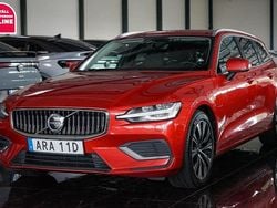 Röd Begagnad 2023 Volvo V60 Kombi | 289 500 kr (Marknadspris)