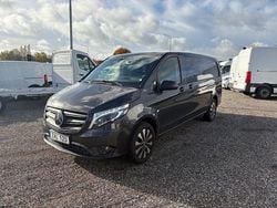 Grå metallic Begagnad 2022 Mercedes Vito Van | 424 500 kr (Marknadspris)