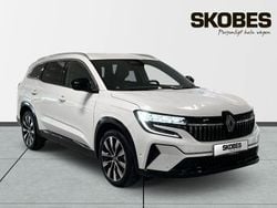 Vit Begagnad 2025 Renault Espace Techno Minibuss | 409 400 kr (Marknadspris)