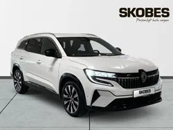 Vit Begagnad 2025 Renault Espace Techno Minibuss | 449 400 kr (Marknadspris)