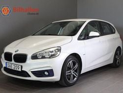 Vit Begagnad 2016 BMW 218 Active Tourer Sport Line Minibuss | 124 900 kr (Marknadspris)