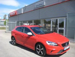Röd Begagnad 2018 Volvo V40 R-Design Kombi | 229 800 kr (Dyr)