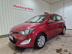 Röd Begagnad 2013 Hyundai i20 Premium Halvkombi | 99 000 kr (Marknadspris)