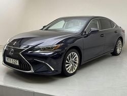 Mörkblå Begagnad 2021 Lexus ES300H Luxury Line Sedan | 305 000 kr (Superpris)