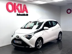 Vit Begagnad 2018 Toyota Aygo X-play Halvkombi | 109 900 kr (Marknadspris)