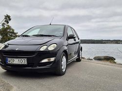 Svart Begagnad 2004 Smart ForFour Halvkombi | 19 000 kr
