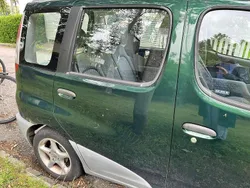 Grön Begagnad 2000 Toyota Yaris Kombi | 15 000 kr (Bra pris)
