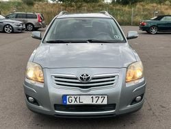 Grå Begagnad 2007 Toyota Avensis Kombi | 34 000 kr (Marknadspris)