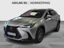 Ljusgrå (grå) Begagnad 2024 Lexus NX350h SUV | 439 000 kr (Marknadspris)