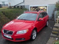 Röd Begagnad 2008 Volvo V70 Summum Kombi | 50 000 kr (Marknadspris)