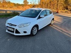 Vit Begagnad 2011 Ford Focus Trend Halvkombi | 55 000 kr (Marknadspris)