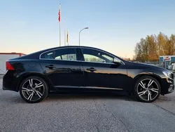 Svart Begagnad 2017 Volvo S60 R-Design Sedan | 199 700 kr (Lite dyr)