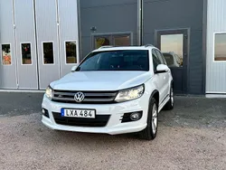 Vit Begagnad 2015 VW Tiguan R-line SUV | 142 000 kr (Marknadspris)