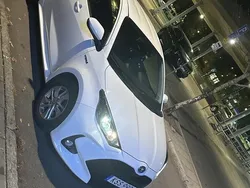 Vit Begagnad 2021 Toyota Yaris Hybrid Active Halvkombi | 199 900 kr (Marknadspris)