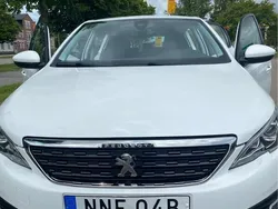 Vit Begagnad 2019 Peugeot 308 Halvkombi | 159 600 kr (Marknadspris)
