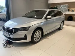 Silver (brilliant silver metallic) Ny 2025 Skoda Octavia Kombi | 339 900 kr (Marknadspris)