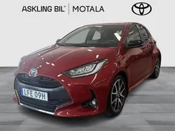 Röd Begagnad 2021 Toyota Yaris Hybrid Style Halvkombi | 225 000 kr (Marknadspris)