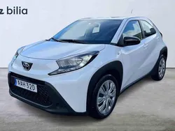 Vit Begagnad 2022 Toyota Aygo Halvkombi | 169 900 kr (Marknadspris)