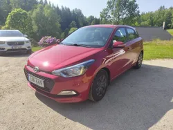 Röd Begagnad 2018 Hyundai i20 Comfort Halvkombi | 105 000 kr (Marknadspris)