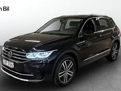Svart Begagnad 2020 VW Tiguan Elegance SUV | 299 800 kr (Marknadspris)