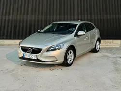 Ljusbrun (brun) Begagnad 2017 Volvo V40 Kinetic Kombi | 199 900 kr (Marknadspris)