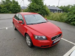 Röd Begagnad 2007 Volvo S40 Momentum Sedan | 28 000 kr (Superpris)