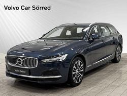 Mörkblå Begagnad 2022 Volvo V90 Core Kombi | 439 900 kr (Marknadspris)