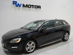 Svart Begagnad 2013 Volvo V60 Summum Kombi | 99 800 kr (Marknadspris)