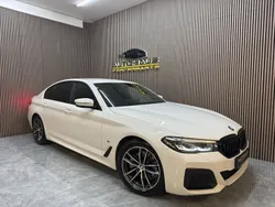 Vit Begagnad 2022 BMW 520 Shadowline Sedan | 399 900 kr (Marknadspris)