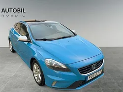 Blå Begagnad 2015 Volvo V40 R-Design Kombi | 146 500 kr (Marknadspris)