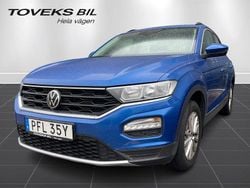 Blå Begagnad 2021 VW T-Roc Style SUV | 184 900 kr (Marknadspris)