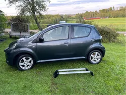 Grå Begagnad 2013 Toyota Aygo Halvkombi | 55 000 kr (Marknadspris)